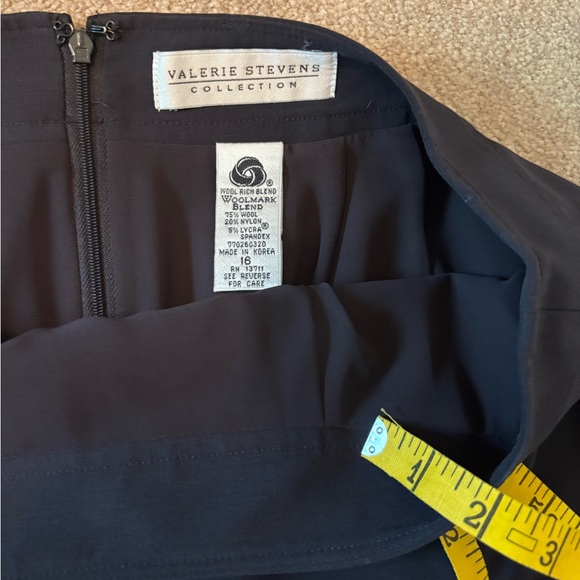 Valerie Stevens Charcoal Ladies Professional Suit - Picture 9 of 12